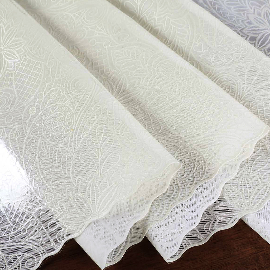 Скатерть ПВХ "Узор любви" 137х220см, длина стола до 180см, на 8 персон, "LACE" гладкая, пленка сверху, беж перламутровый, упак. "классическая" п/э 28х41см т.м. "Домашняя Мода" (Китай)