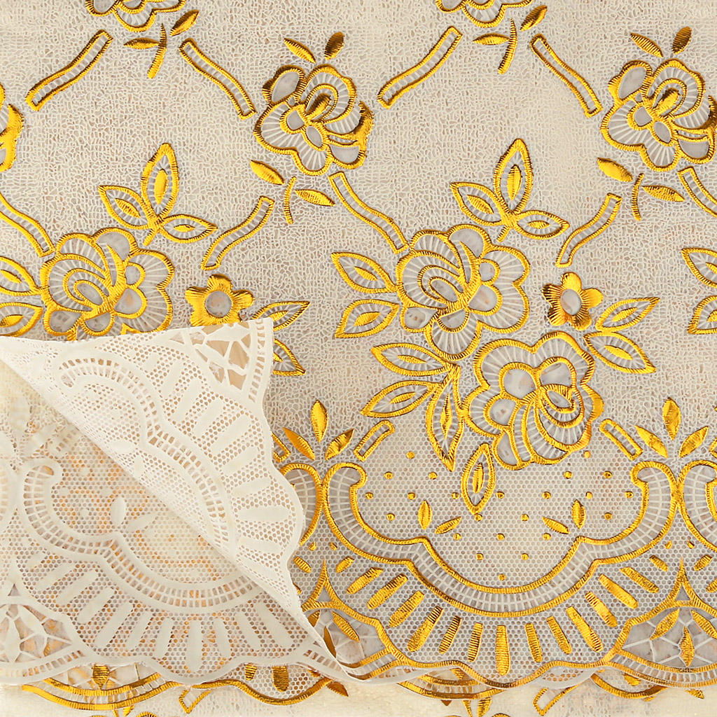 Скатерть ПВХ 220х137см "Нежность", ажурная, длина стола до 180см, на 8 персон, белый фон, с золотом, матовая, на пленке, "LACE", т.м. "Домашняя мода" (Китай)