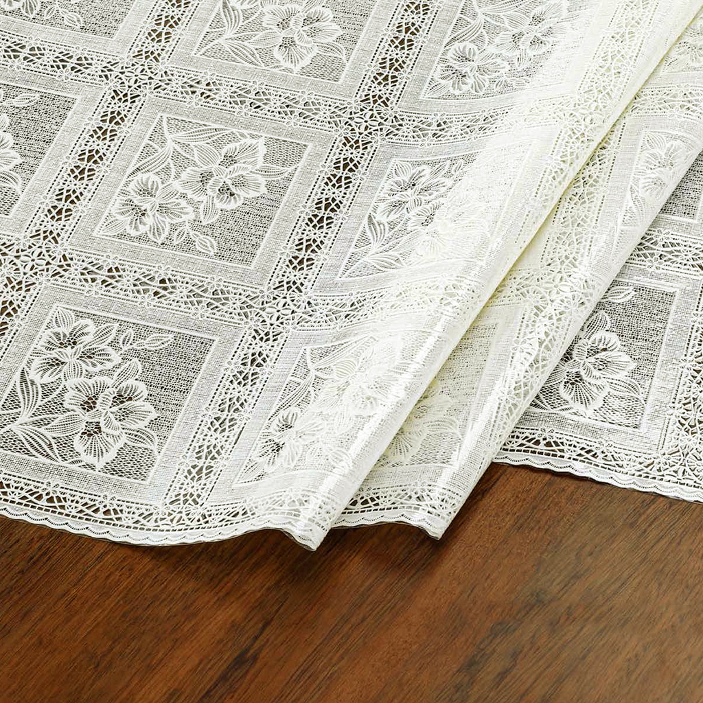 Скатерть ПВХ "Ришелье" 137х160см, длина стола до 120см, на 4 персоны, "LACE" гладкая, пленка сверху, квадраты, беж с перламутром, упак. "классическая" п/э 28х41см т.м. "Домашняя Мода" (Китай)