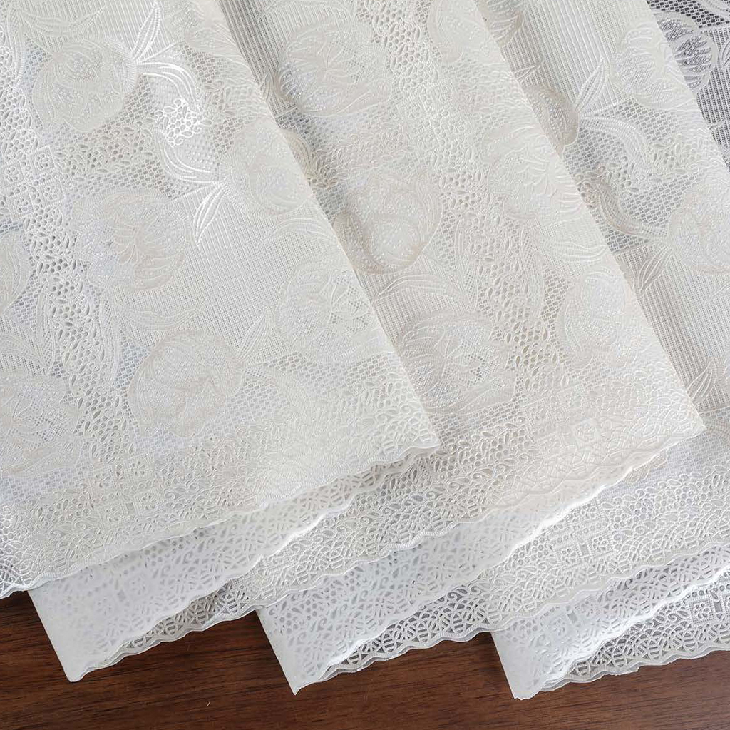 Скатерть ПВХ "Кружево цветов" 137х220см, длина стола до 180см, на 8 персон, "LACE" фактурная, на пленке, беж с перламутром, упак. "классическая" п/э 28х41см т.м. "Домашняя Мода" (Китай)