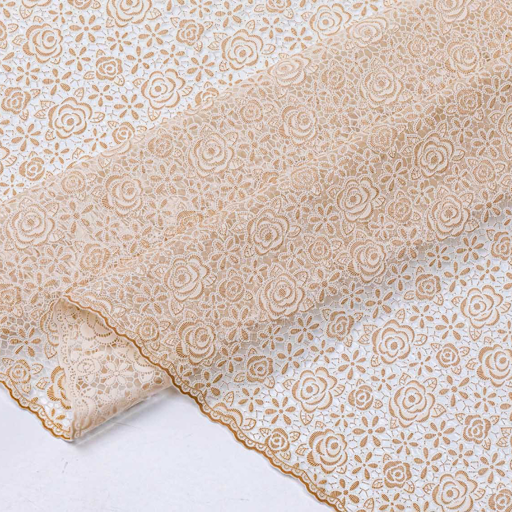 Скатерть ПВХ "Розарий" 137х180см, длина стола до 140см, на 6 персон, "LACE" фактурная, на пленке, тиснение на бежевом, коричневый штамп, упак. "классическая" п/э 28х41см т.м. "Домашняя Мода" (Китай)