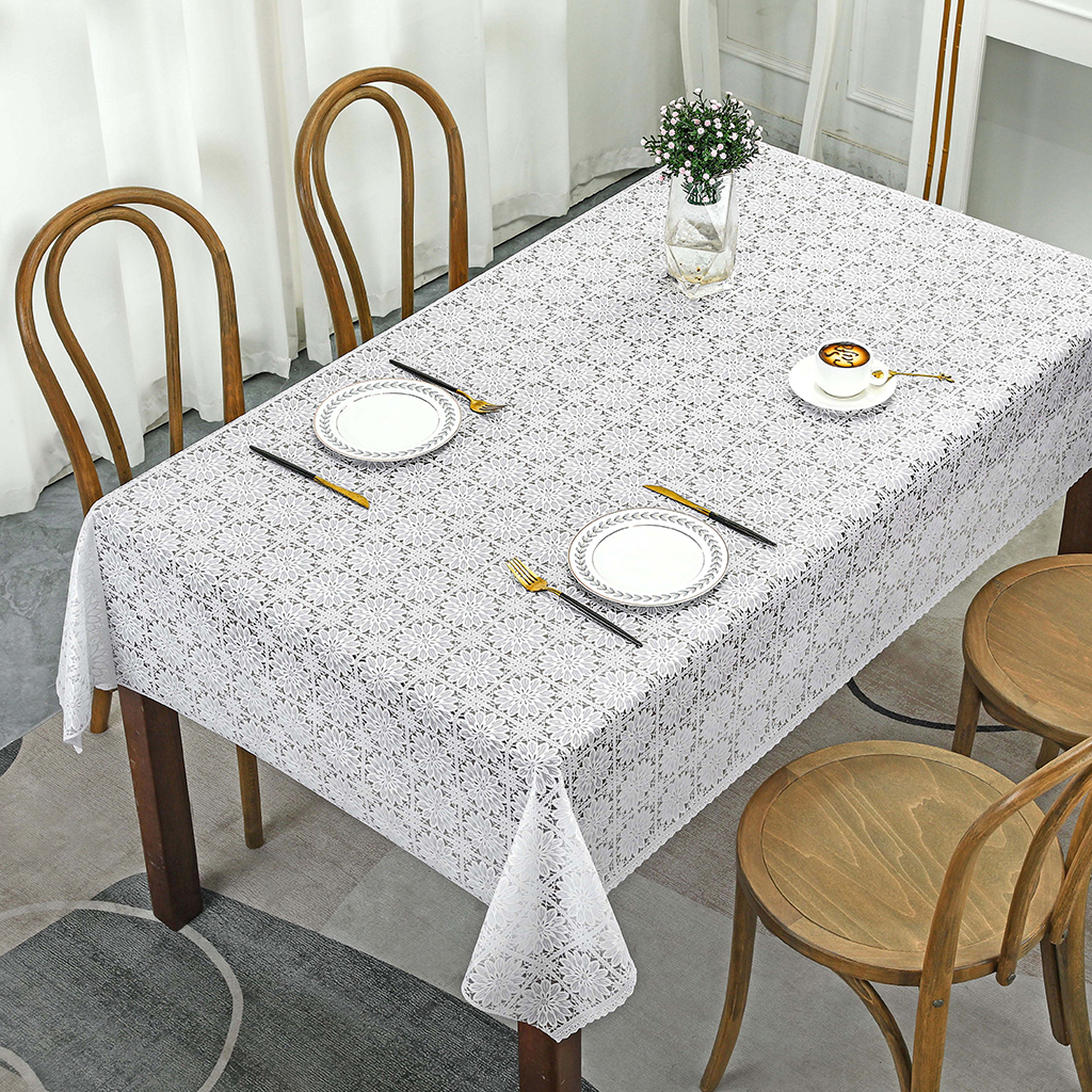 Скатерть ПВХ "Гербера" 137х280см, длина стола до 240см, на 10 персон, "LACE" фактурная, на пленке, цвет белый, упак. "классическая" п/э 28х41см т.м. "Домашняя Мода" (Китай)