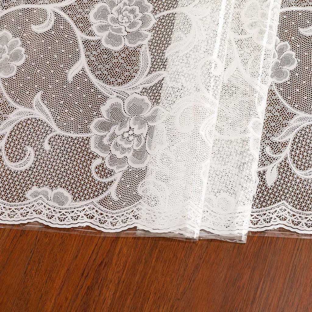 Скатерть ПВХ "Гипюр 1" 137х110см, длина стола до 90см, на 4 персоны, "LACE" фактурная, на пленке, беж с перламутром, упак. "классическая" п/э 28х41см т.м. "Домашняя Мода" (Китай)