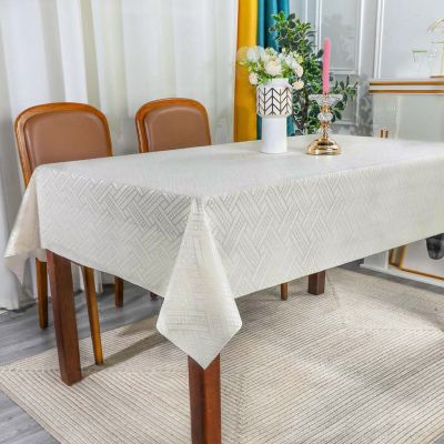 Скатерть ПВХ "Орнамент" 137х137см, длина стола до 90см, на 4 персоны, "LACE" фактурная, на пленке, беж с перламутром, упак. "классическая" п/э 28х41см т.м. "Домашняя Мода" (Россия)
