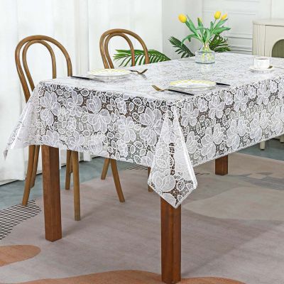 Скатерть ПВХ "Гипюр 2" 137х220см, длина стола до 180см, на 8 персон, "LACE" фактурная, на пленке, беж с перламутром, упак. "классическая" п/э 28х41см т.м. "Домашняя Мода" (Россия)