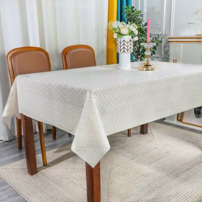 Скатерть ПВХ "Орнамент" 137х180см, длина стола до 140см, на 6 персон, "LACE" фактурная, на пленке, беж с перламутром, упак. "классическая" п/э 28х41см т.м. "Домашняя Мода" (Россия)