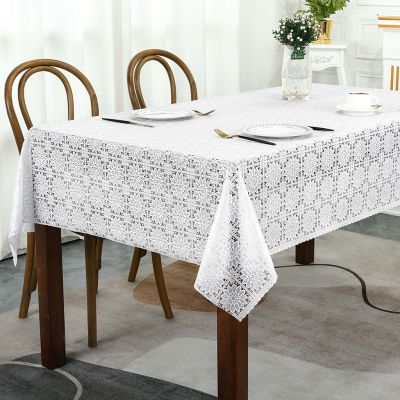 Скатерть ПВХ "Гербера" 137х137см, длина стола до 90см, на 4 персоны, "LACE" фактурная, на пленке, цвет белый, упак. "классическая" п/э 28х41см т.м. "Домашняя Мода" (Китай)